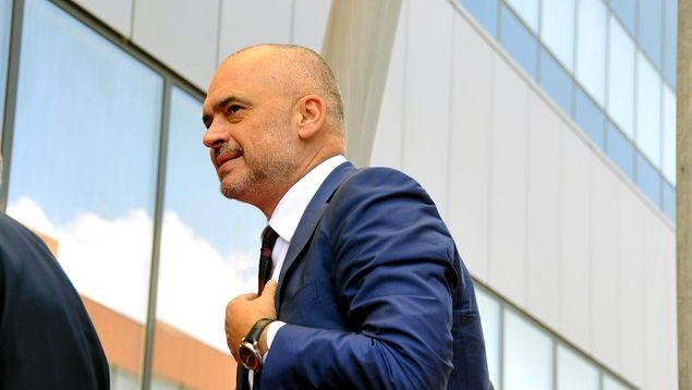 Artan Hoxha dhe Edi Rama ballë për ballë! Kryeministri paralajmëron…