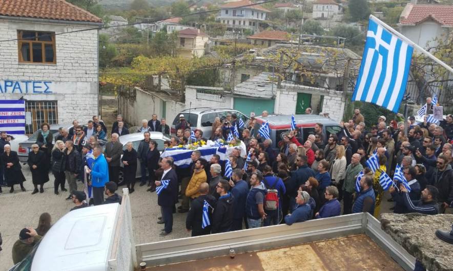 Thirrje antishqiptare në Bularat: “Gjaku na therret të djegim shqiptarin, zjarr kundër qenve” (Video)