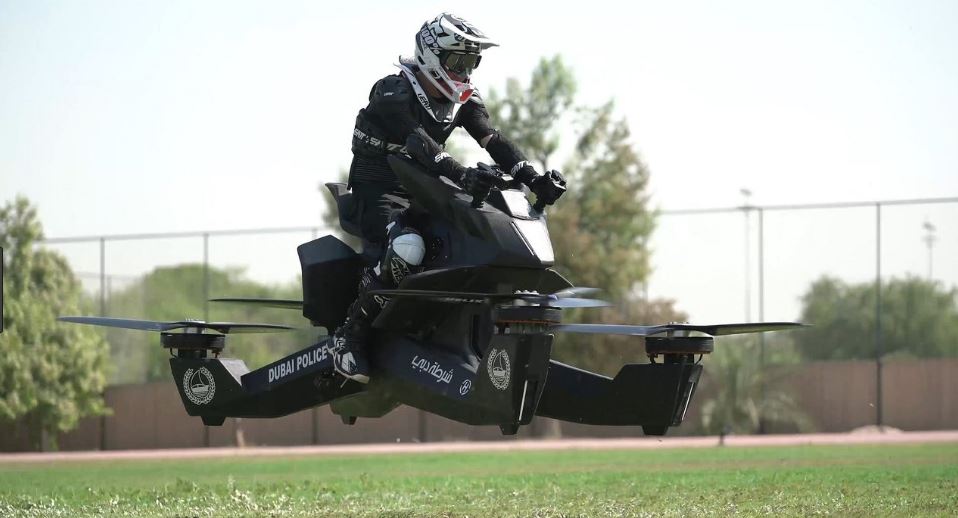 Nis trajnimi i policëve me motoçikleta fluturuese (Video)