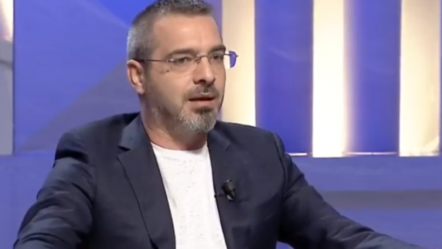 Fevziu “mërzitet” për veshjen e Tahirit : Ja biseda private para nisjes së emisionit (Video)