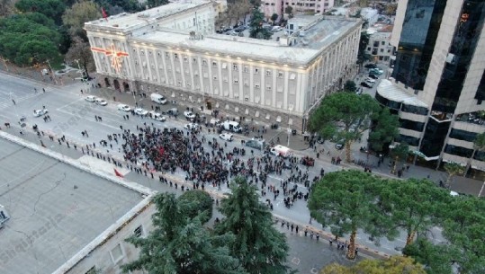 Studentët habisin: Jemi pakësuar, por rëndësi ka bojkoti i mësimit?!