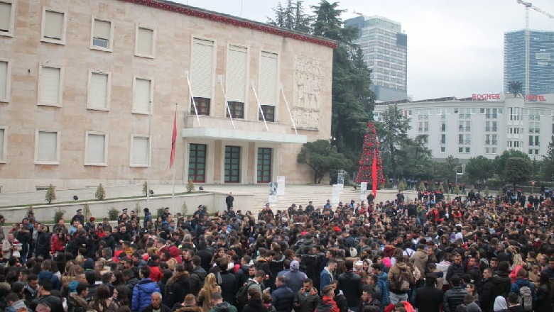 Pa lidership, studentët dorëzohen:  Të hënën drejtim nga PD dhe LSI, jashtë loje kauza studentore!