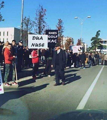 Pas thirrjes së studentes për tu bashkuar çdo i pakënaqur me protestën e tyre! (Foto)