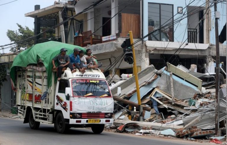 Indonezi, rëndohet bilanci: Shkon 373 numri i jetëve të humbura nga  cunami