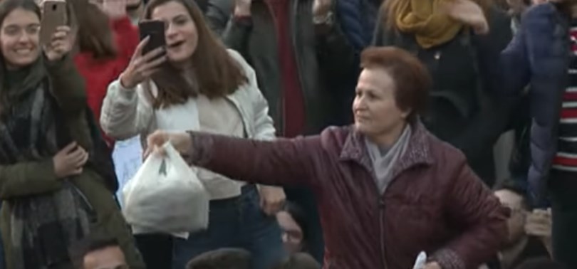 Nëna, protestuesit dhe shpresa