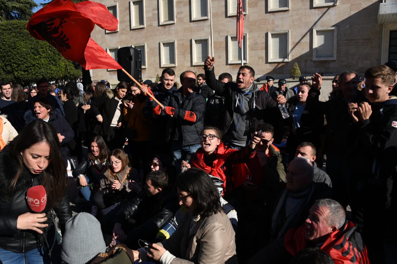 Rama i pret në dialog, studentët shtojnë një pikë tjetër në listën e kërkesave!