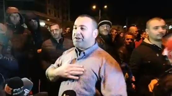 VIDEO/ Ngatërron protestën dhe i shtang të gjithë, protestuesi: Edi Rama u bëfsh 100 vjeç…