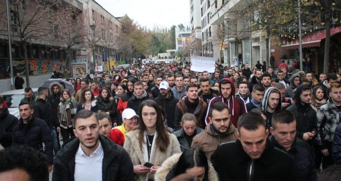 Ndërhyrje në ligj, familja nuk del nga ndihma ekonomike nëse ka student që punon