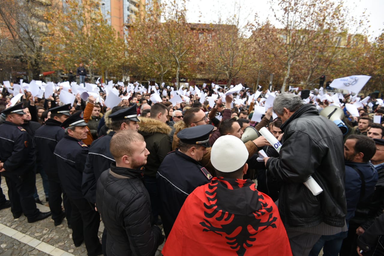 Rama u kërkon dialog, studentët i kthejnë përgjigje: S’ka dialog, ose këto pika bëhen ose jo