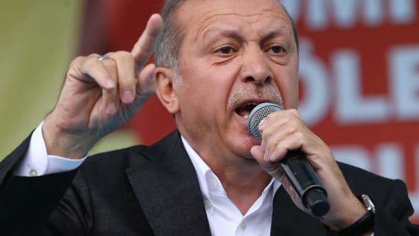 ‘Tensione në Egje’, Erdogan kërcënon Athinën: Do t’i hedh grekët në det