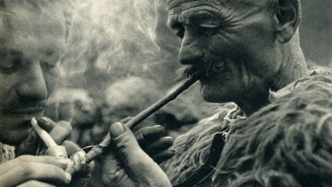 Kodet e shqiptarëve dhe cigarja e ndezur