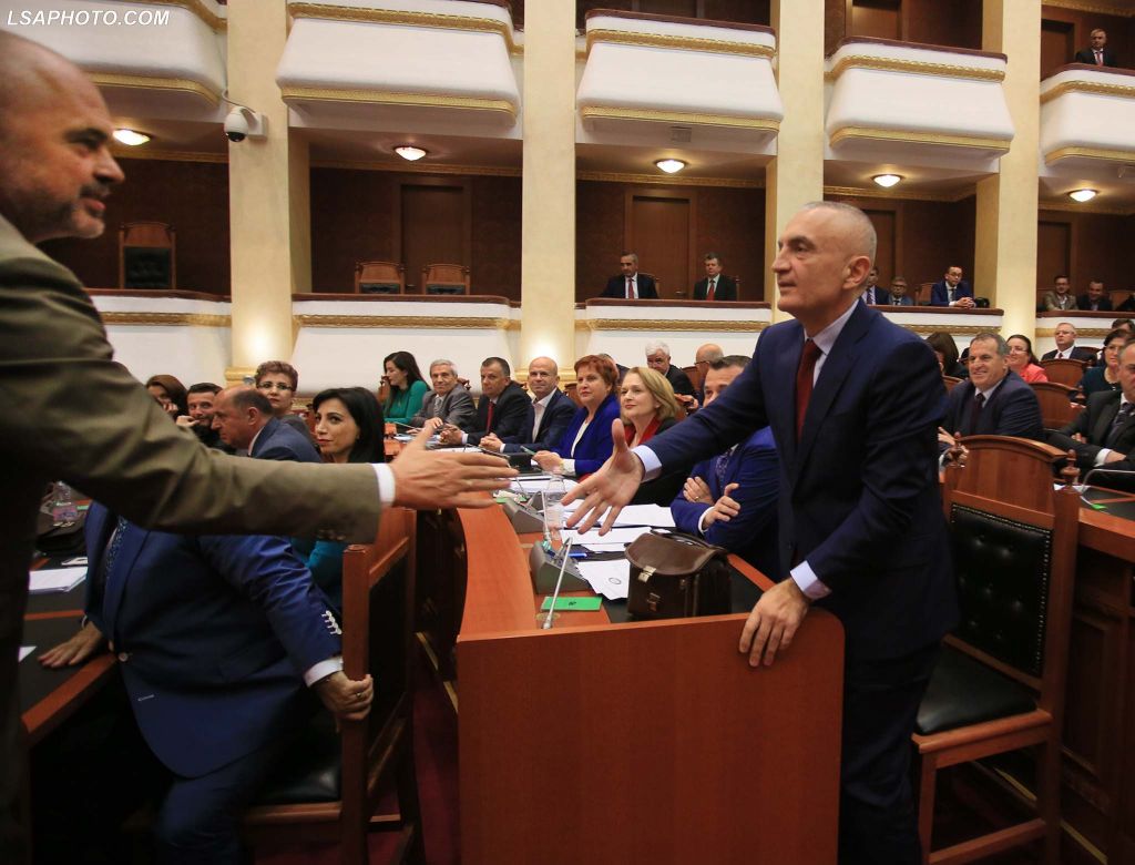 Pse nuk e shkarkon Presidentin?! Ja si përgjigjet Rama