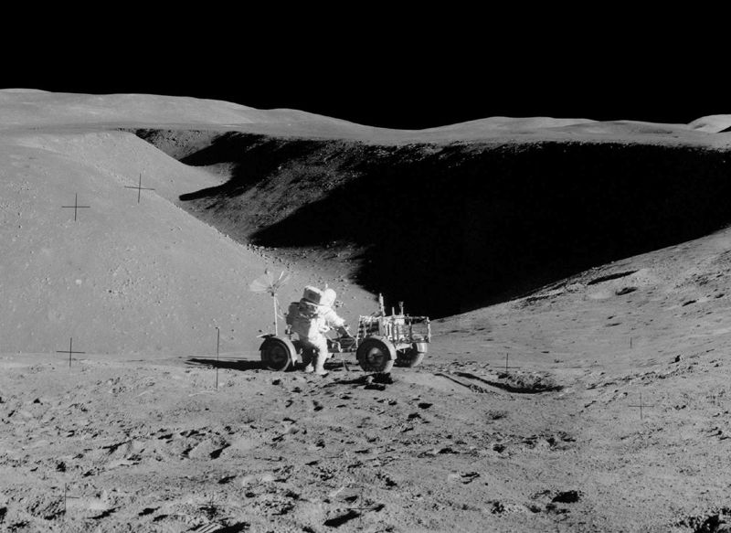 Flamuri shqiptar që shkoi në Hënë me “Apollo 15”