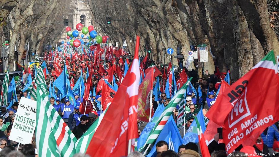 Shkundet koalicioni qeverisës: Qindra mijёra protestues nё Romё