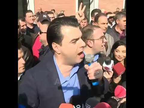 Lulzim Bashës nuk i ndahen në rrjetet sociale: “Himni i kokoshit” (Video)