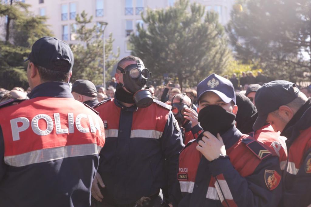 Zbulohet letërkëmbimi: Policia ndalon PD të protestoi te Kuvendi, zgjidhni vend tjetër ndryshe do…