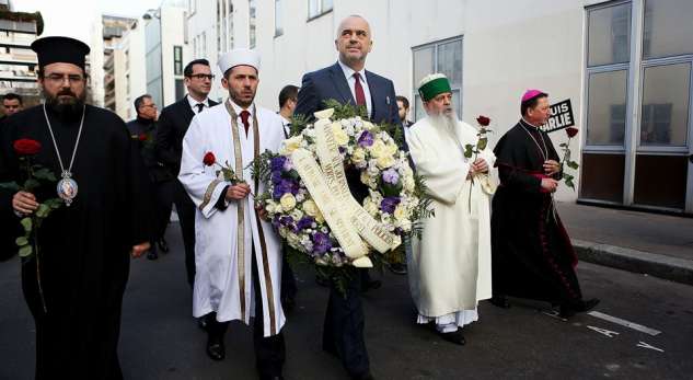 A duhet kuruar plaku Berisha?! Kapërcen çdo kufi: Sulmon ashpër kryemyftiun e Tiranës