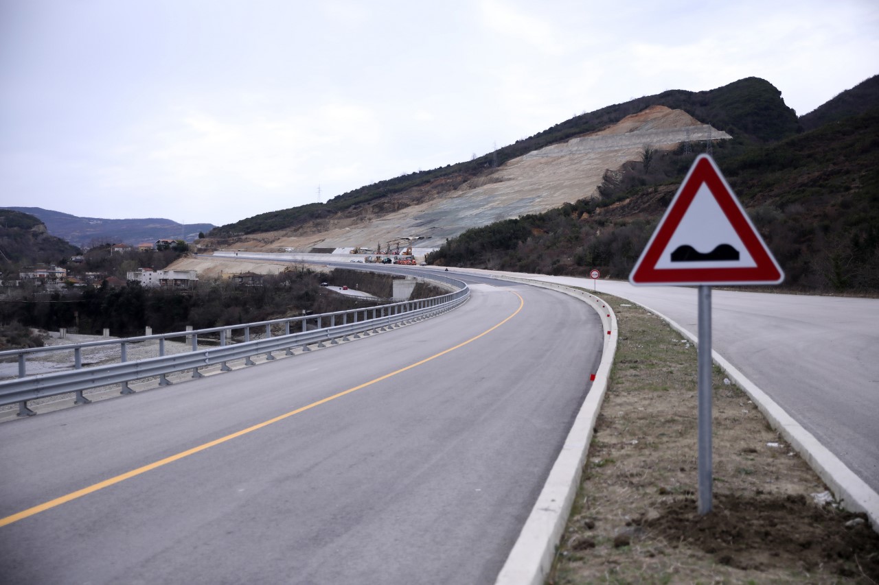 Autostrada Tiranë–Elbasan: Hapet pjesa e mbetur deri tek tuneli në Ibë