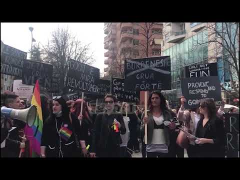 Protestë e shoqërisë civile dhe LGBT-së nën moton “Gocat e mira revoltohen” para policisë! (Video)