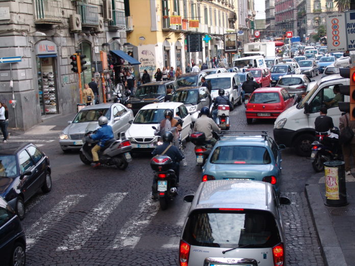 Ndalimi i qarkullimit për automjetet me targa shqiptare në Itali