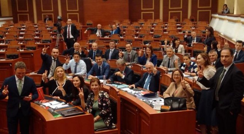 PD me përfaqësimin më të ulët në parlament dhe pabarizisë gjinore nuk e pengon Bashën të mashtroj gratë: Ne do t’u japim peshën që meritojnë