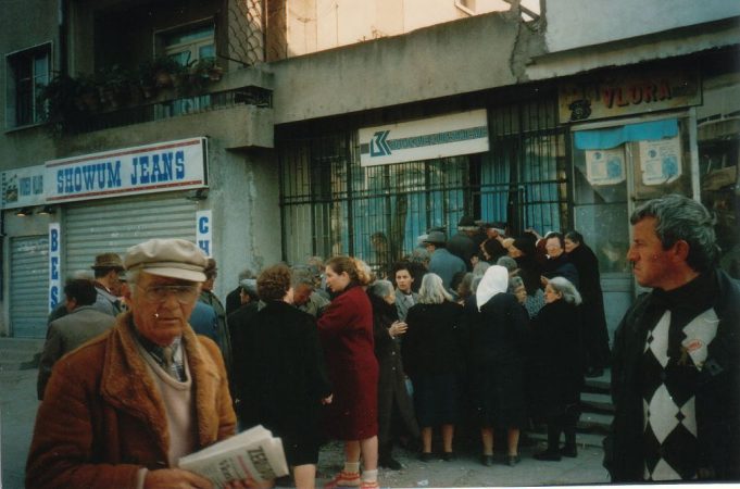 Ish-drejtorit të VEFA-s bën libër për gjëmën që u bën shqiptarve: Si nisi tronditja jonë pas Gjallicës?!