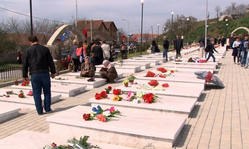 VIDEO denoncimi: Xhirimet që tregonin masakrën e Krushës së Madhe ku u vranë 240 shqiptarë nga serbët, u zhdukën nga Lulzim Basha