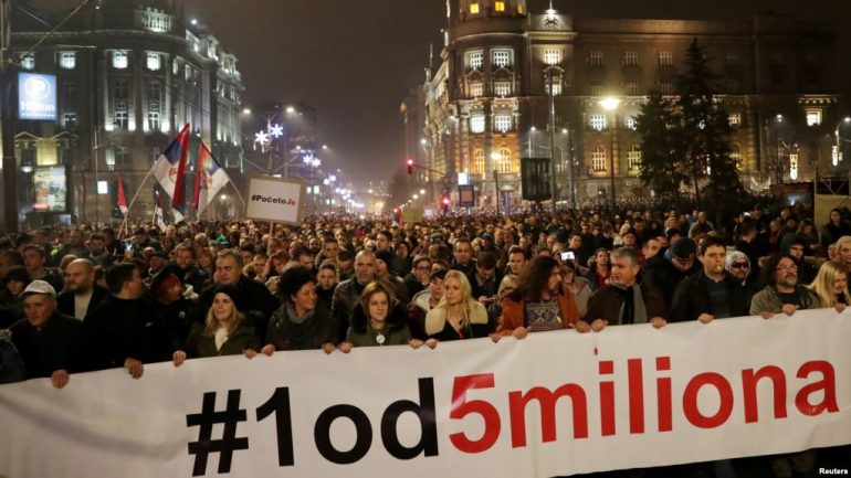 Protestat: Angazhime masive priten edhe në Serbi sepse qeveria ka lajmëruar antimiting