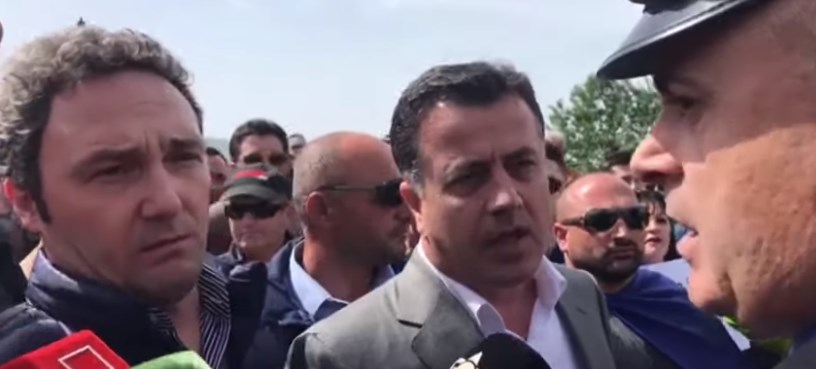 Rama  pritet me protesta në Shkodër nga çeta e lularëve dhe monarëve: Keqardhje për grupin e vogël të njerëzve në “prita” nëpër kthesa