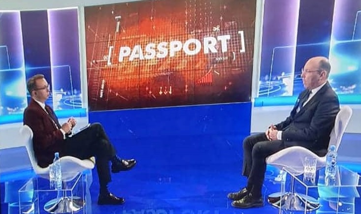 Ambasadori i Izraelit në Shqipëri në emisionin “PASSPORT”: Për të tërhequr investitorët e huaj duhet më shumë transparencë dhe stabilitet