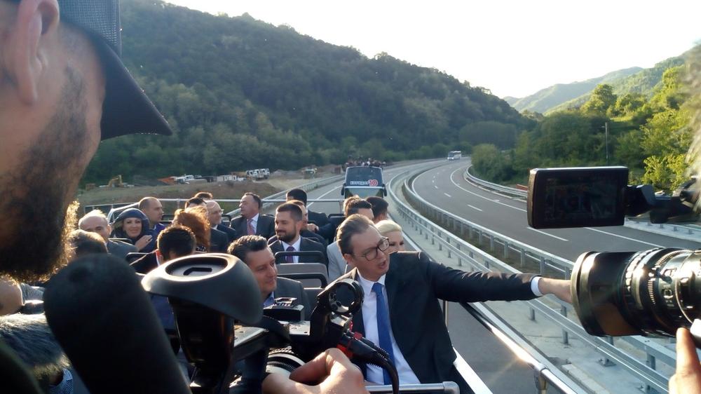 Nga Shkupi në Beograd për 3 orë e gjysmë, Zaev dhe Vuçiç hapin autostradën