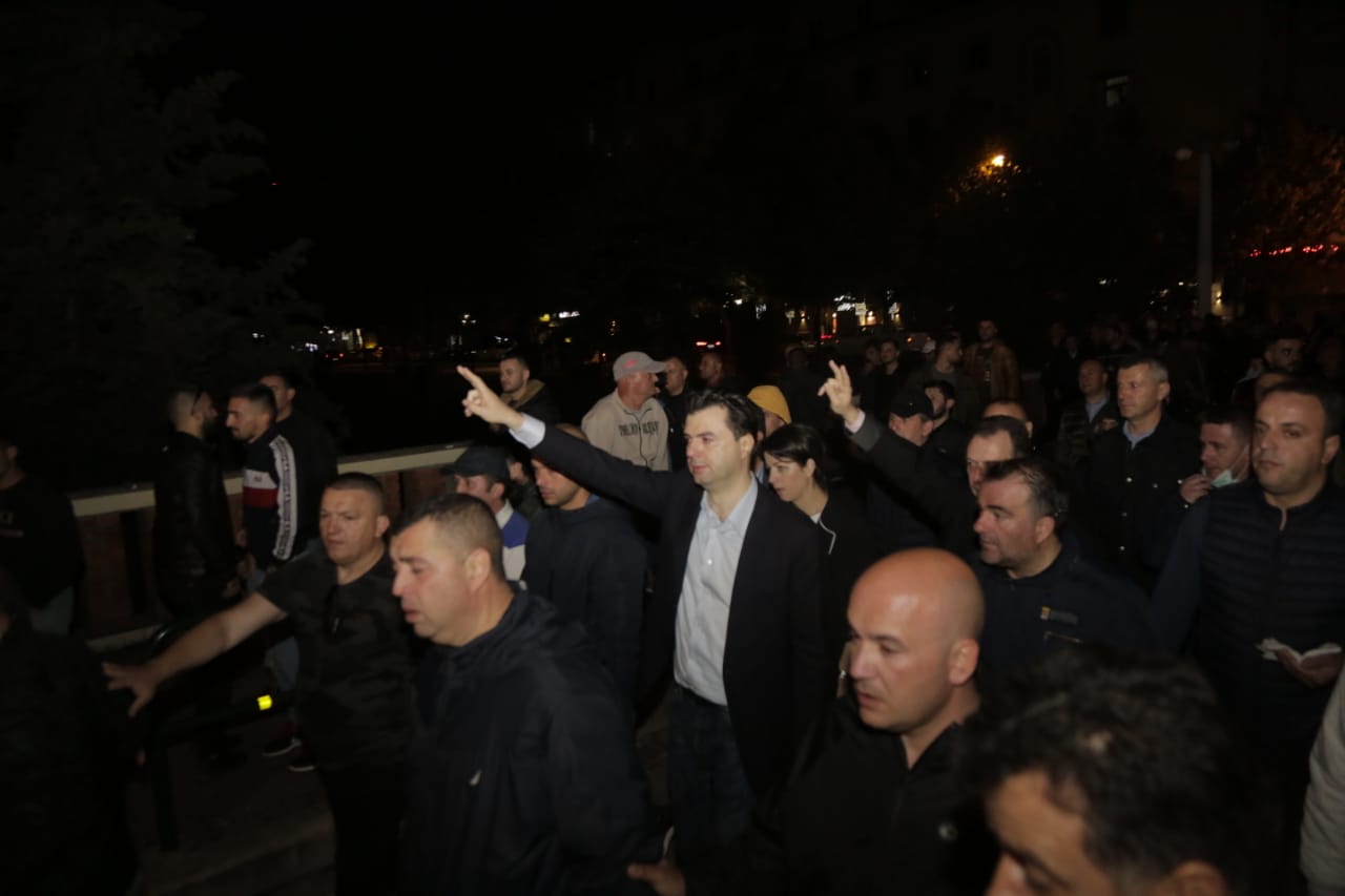 PD protestë sot përpara Drejtorisë së Policisë, kërkon lirimin e të arrestuarve