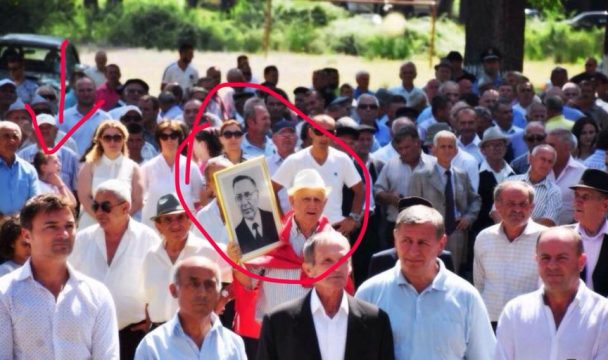 Enkelejd Alibeaj revoltohet se është nderuar Enver Hoxha nga Spartak Braho, por ka “harruar” këtë foto