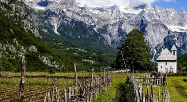 Tre turistët anglezë të humbur prej 24 orësh në Theth, sapo u gjendën nga Policia