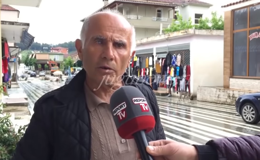 VIDEO/ Kandidati për kryebashkiak u premton shtëpi publike dhe hashash banorëve të Këlcyrës: Shumë qejf, pak punë!