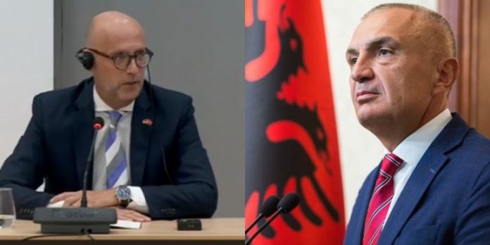 Avokati Romeo Kara ka një pyetje për Martin Henze: Po ky  sharlatanin a e njeh “demokratin” Meta që i varë “dekorata” kur duhet t’i varen byzylykët?!