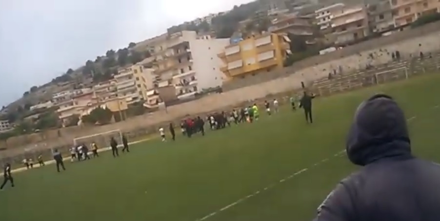 VIDEO/ Rikthehen grushtet e shkelmat në futbollin shqiptar edhe pas ashpërsimit të Kodit Penal