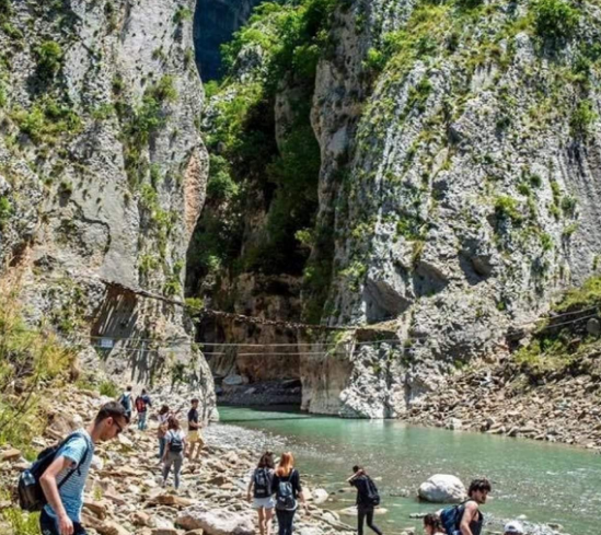 Ja kush është turistja që humbi jetën në Kanionet e Holtës! Shpëtohet i vëllai dhe miku i familjes