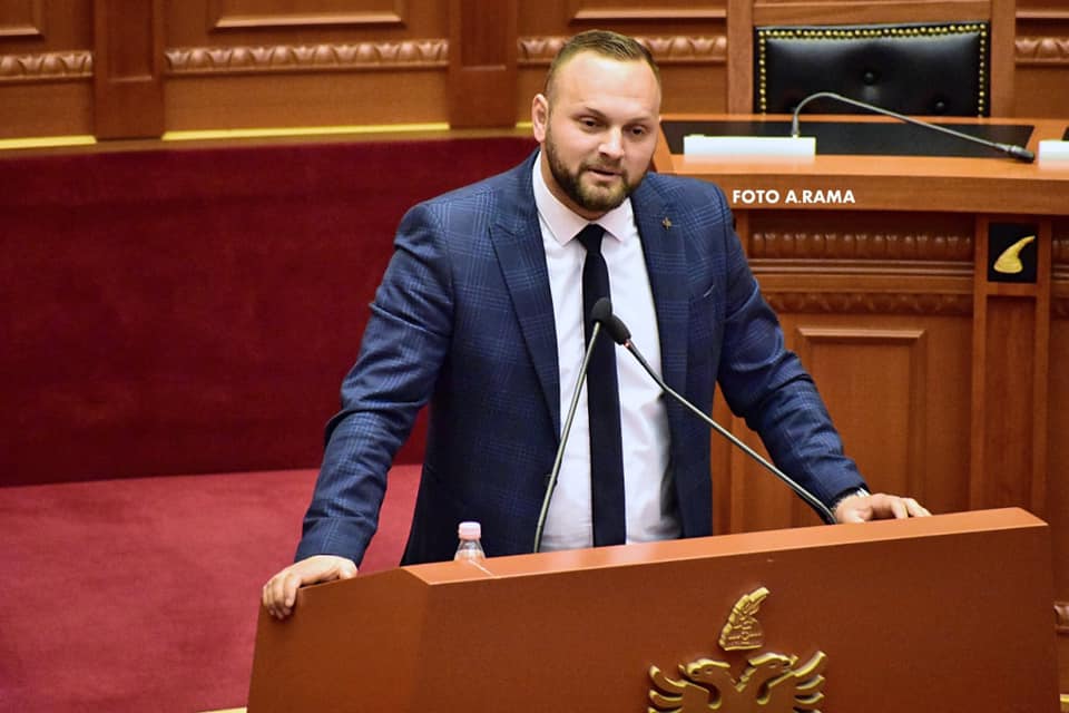 REPLIKAT/ Debatet që nuk u panë në parlament, deputeti i PD Valteri akuza ndaj Ahmetaj dhe Beqaj (Video)