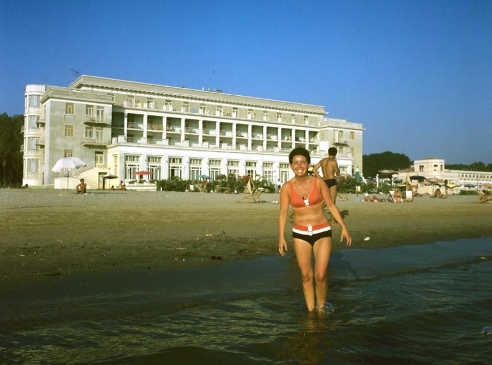 FOTOT e rralla nga “Shkëmbi i Kavajës” në 1970: Të gjithë plazhistët “elegantë”