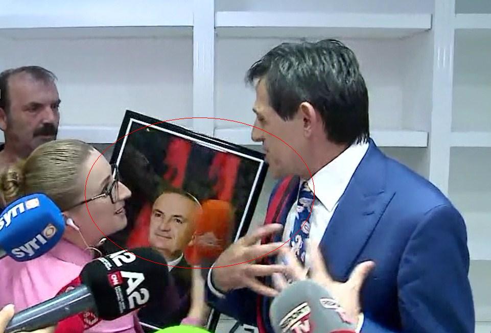 Ilir Meta të…fotografia me “kokë poshtë” në Kamëz e presidentit në ikje, mesazh i PD apo PS? (Foto)