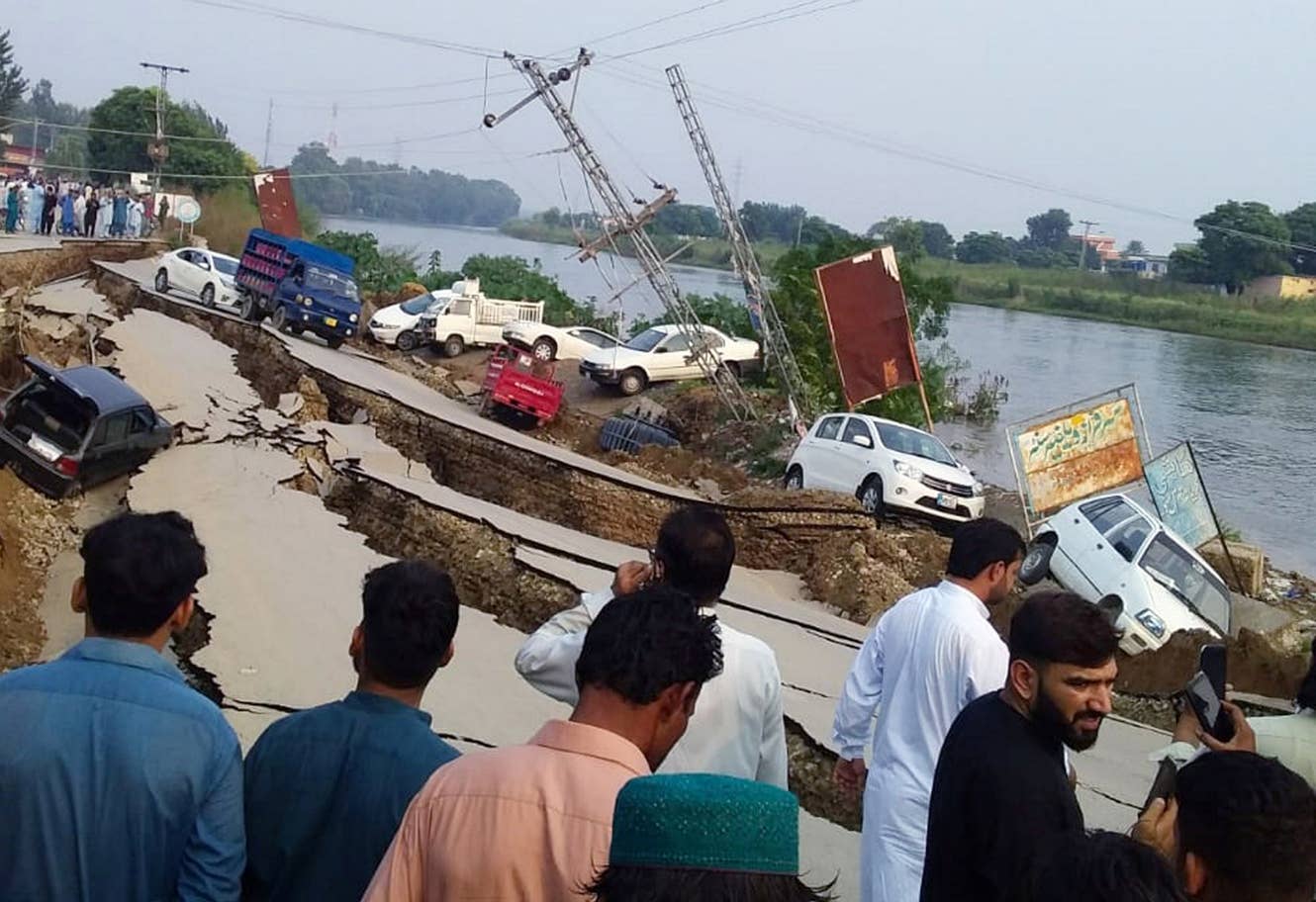 FOTO/ Tërmet i magnitudës 5.8 në Pakistan, 24 të vdekur