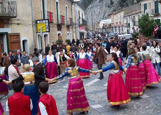 Kënga arbëreshe “Na martohet Jurendina” e lashtë sa gjuha shqipe (Video)