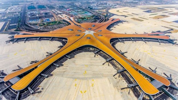 Kina përuroi aeroportin më të madh në botë