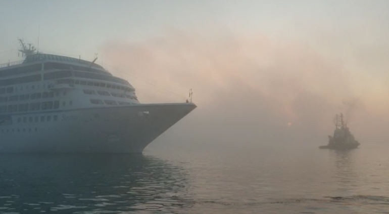 VIDEO/ Pamje të pazakonta nga Porti i Durrësit, mjegulla pushton bregdetin