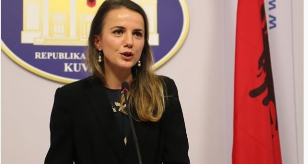 Tentuan ta shkarkojnë, Rudina Hajdari nuk ndalet: Në fillim të injorojnë, të qeshin dhe pastaj ti fiton!