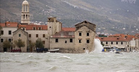 Kroaci, alarm i kuq për shkak të motit të keq