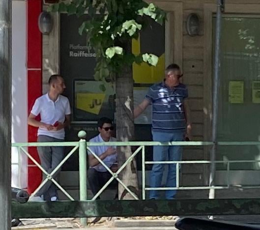 Basha dërgon të “besuarit” te protesta para Ministrisë së Arsimit: Ofrojmë mbështetje me FRPD dhe Aleancën për Teatrin nëse na pranoni