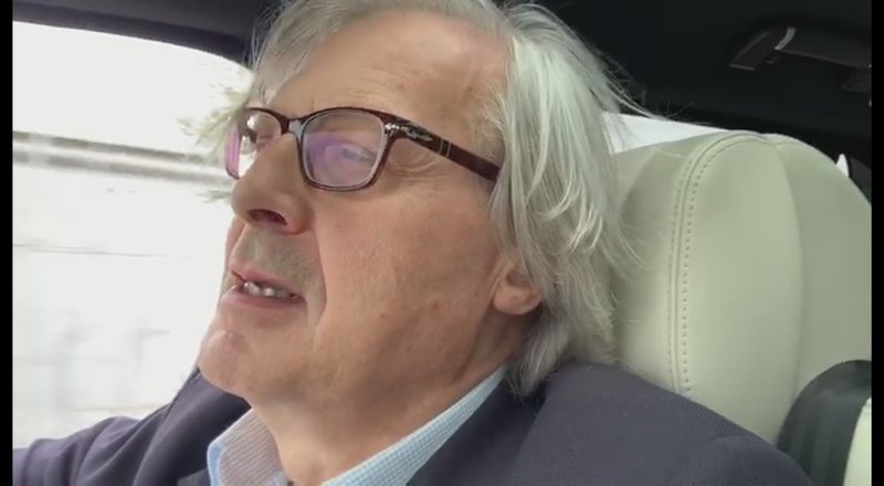 Reagon Vittorio Sgarbi pas momentit të rrezikut: Asgjë nuk ndodhi, dola më i fortë se më parë…një pagëzim shqiptar (Video)