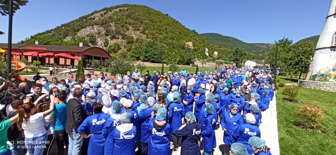 Punonjësit e “Rozafa Fish City” dhe banorët reagojnë pas protestave: S’ka ndotje në Shkumbin! Gjergj Luca po baltoset politikisht